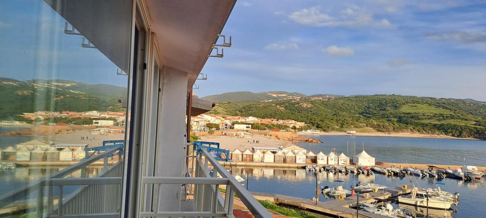 Fronte Mare Bella Vista Leilighet Isola Rossa Eksteriør bilde